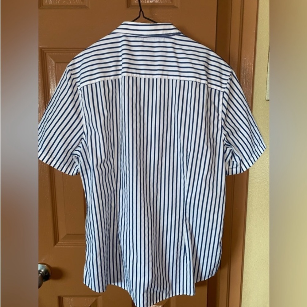 H&M Short Sleeve Shirt - EUC - Mens Large - Picture 2 of 3